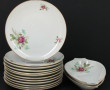 12 assiettes à gâteaux et 2 petits plats