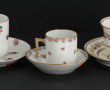 Trois petites tasses en porcelaine à déc