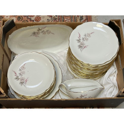 Service de table en porcelaine blanche e