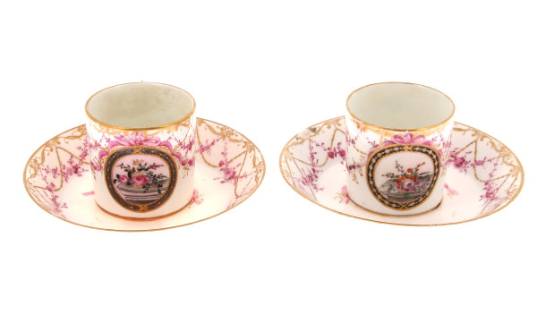 France, XVIIIème - Paire de tasses et so