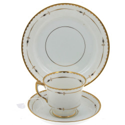 Tasse, sous-tasse et assiette à gâteaux 