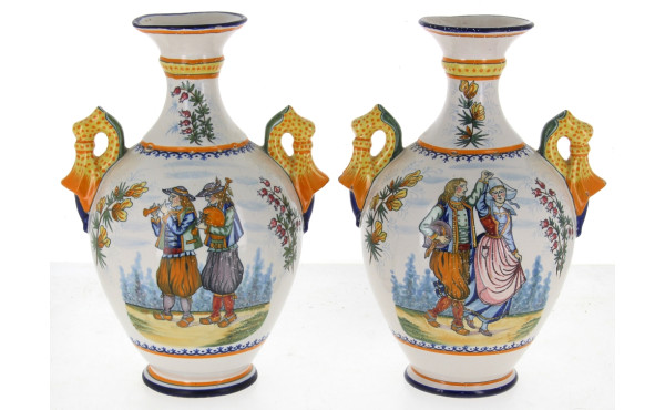 HENRIOT QUIMPER - Paire de vases en faïe