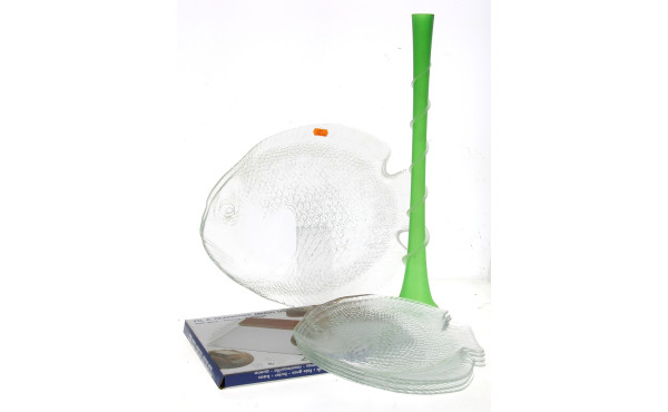Lot comprenant 4 assiettes et 2 plats en