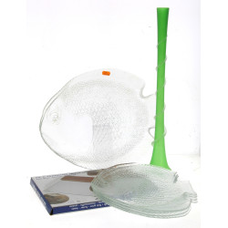 Lot comprenant 4 assiettes et 2 plats en