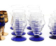 Lot comprenant 6 verres à liqueur en ver