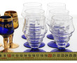 Lot comprenant 6 verres à liqueur en ver