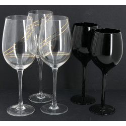 11 verres à pied en verre noir, H 23 cm 