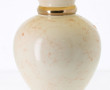 Vase en verre en forme d'amphore sur sup
