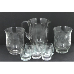 Paire de petits vases en verre gravé, an