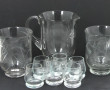 Paire de petits vases en verre gravé, an