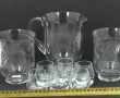 Paire de petits vases en verre gravé, an