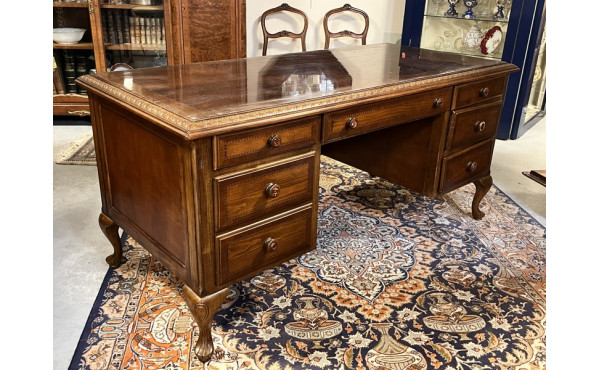 Bureau en placage et filet marquété (qqs