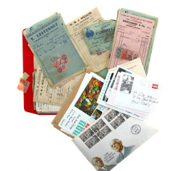 Lot de vieux papiers, enveloppes et fact