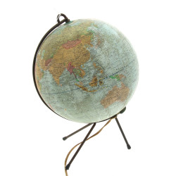 Globe ancien en verre et papier, sur tré