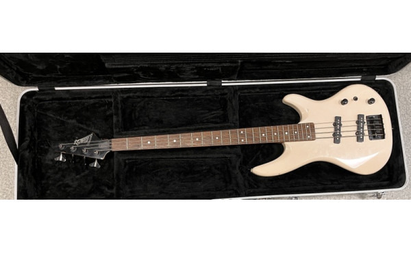 Guitare basse laqué crème, Made in Corée