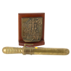 Tape de bouche en bronze à décor d'un na