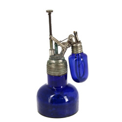 Briquet ancien à corps en verre bleu, H 