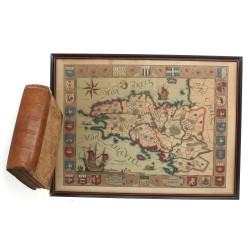 Quelques cartes postales dans un album (