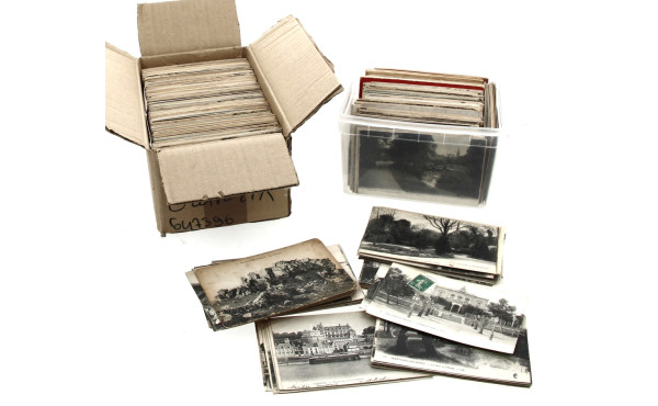 Lot de cartes postales diverses présenta