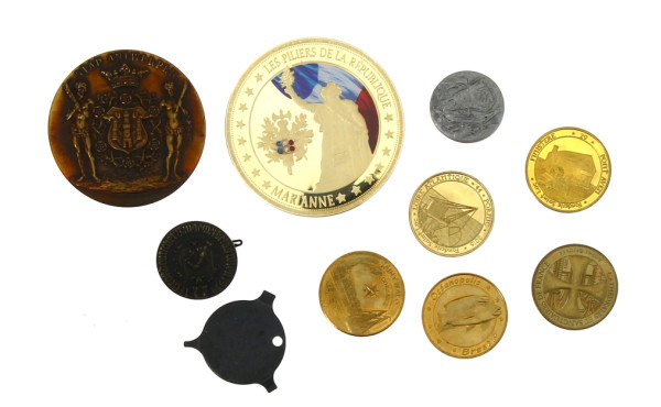 Lot comprenant un Insigne Vienne 1939 Gr