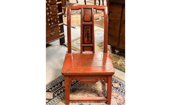 Petite chaise chinoise laqué rouge à déc