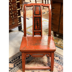 Petite chaise chinoise laqué rouge à déc