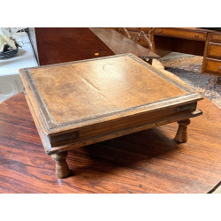 Table à thé indienne en bois et métal 56
