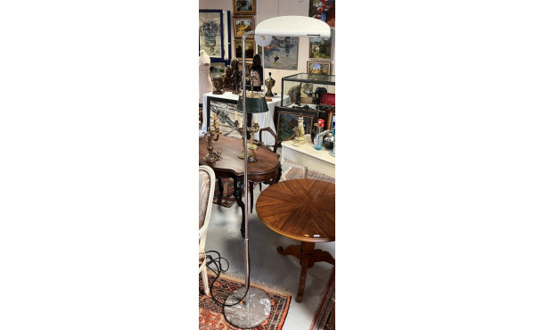 Lampadaire halogène de forme design, bas
