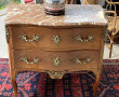 Petite commode de style Louis XV en bois