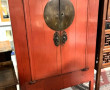 Armoire chinoise en bois laqué rouge et 