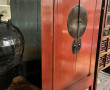 Armoire chinoise en bois laqué rouge et 