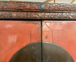 Armoire chinoise en bois laqué rouge et 