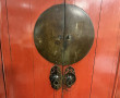 Armoire chinoise en bois laqué rouge et 
