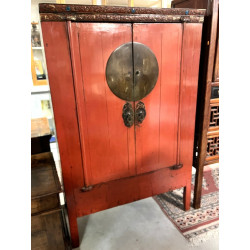 Armoire chinoise en bois laqué rouge et 