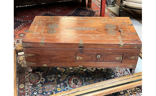 Coffre de voyage ou de mariage indien. C