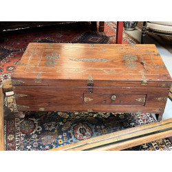 Coffre de voyage ou de mariage indien. C