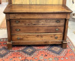 Commode de style Empire en bois fruitier