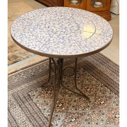 Petite table ronde piètement en fer forg