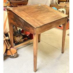 Bureau de pente ancien avec godet en por