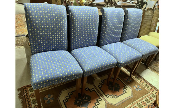 6 chaises tissu bleu, piètement bois cla