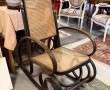 Rocking chair en bois cintré et cannage