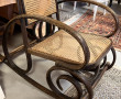 Rocking chair en bois cintré et cannage