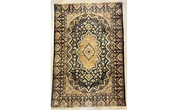 Petit tapis en soie mercerisée (usures a