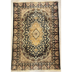 Petit tapis en soie mercerisée (usures a