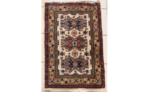 Petit tapis d'Orient en laine points nou