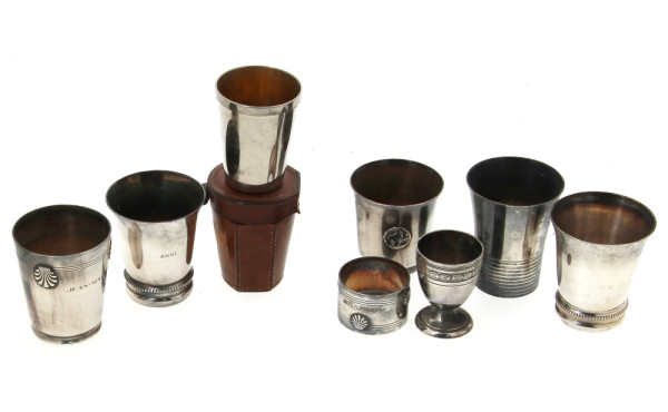 Lot de 6 timbales en métal argenté : un 