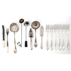 Saupoudreuse en métal argenté décor roca