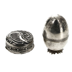 Deux petites boîtes en argent, l'une de 