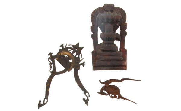 Deux ciseaux à bétel à décor à thème ani