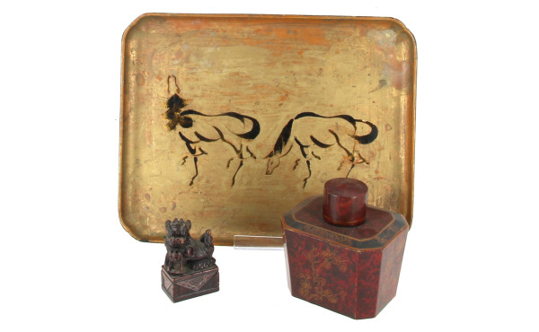 Lot comprenant un plateau en carton boui